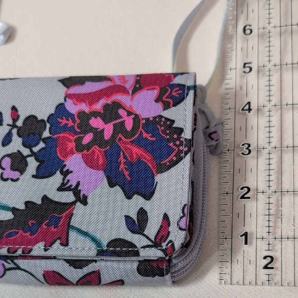 Vera Bradley Lighten Up 3 in 1 Crossbody Bag Vineyard Floral